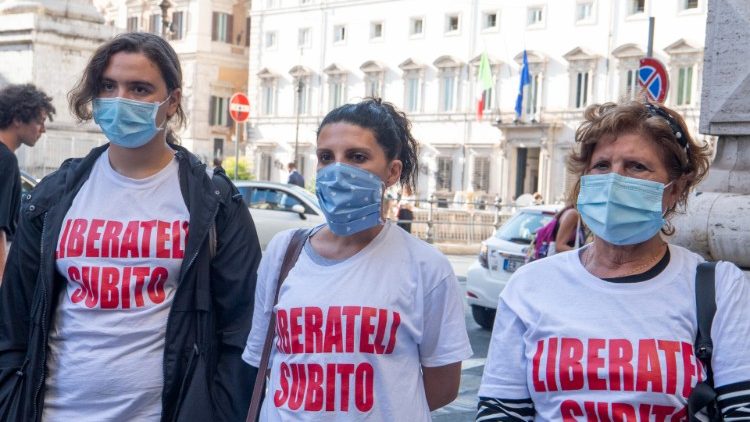 La manifestazione a Roma dei familiari dei pescatori (Maurizio Brambatti / Ansa)