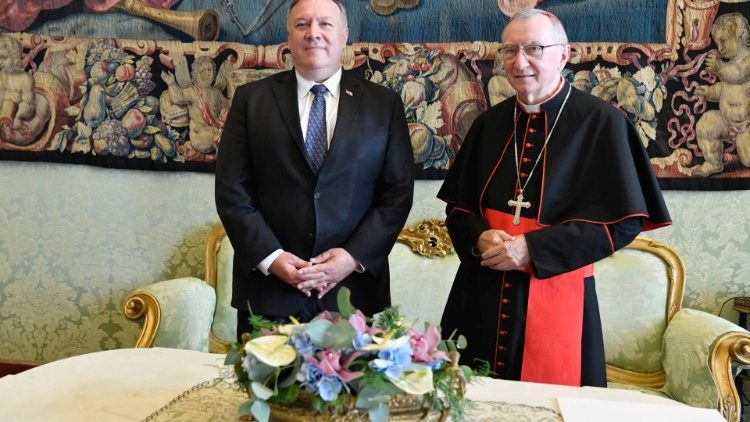 ASV valsts sekretārs Maikls Pompeo un Vatikāna valsts sekretārs, kardināls Pjetro Parolins tikšanās laikā