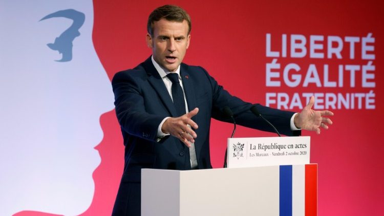 Depuis la ville des Mureaux, dans les Yvelines, Emmanuel Macron a présenté vendredi 2 octobre son plan d'action pour lutter contre les "séparatismes".