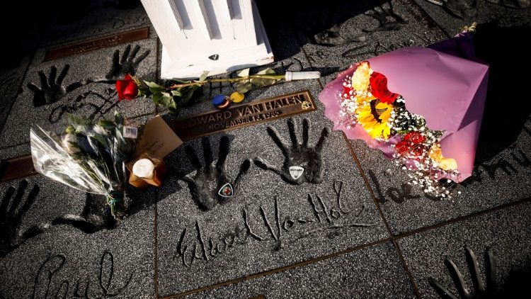 Gedenken an den verstorbenen Gittarist Eddie Van Halen