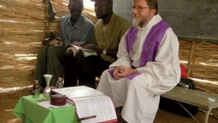 Cha Maccalli khi đang truyền giáo tại Niger