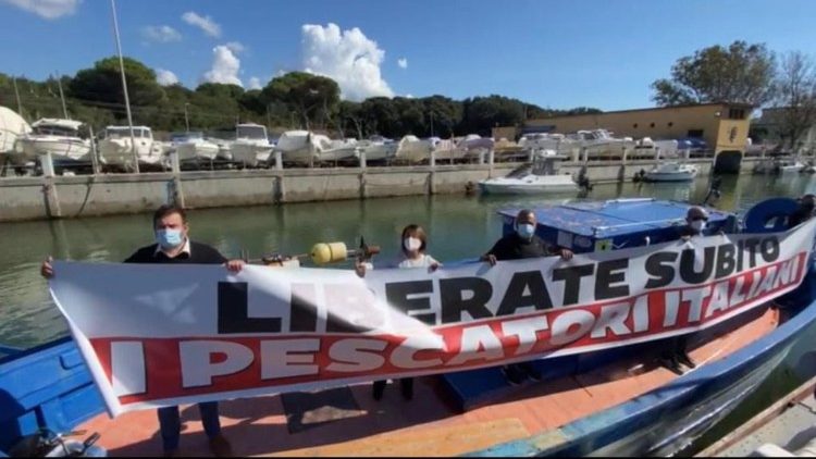 Manifestazione a Fiumicino per i pescatori