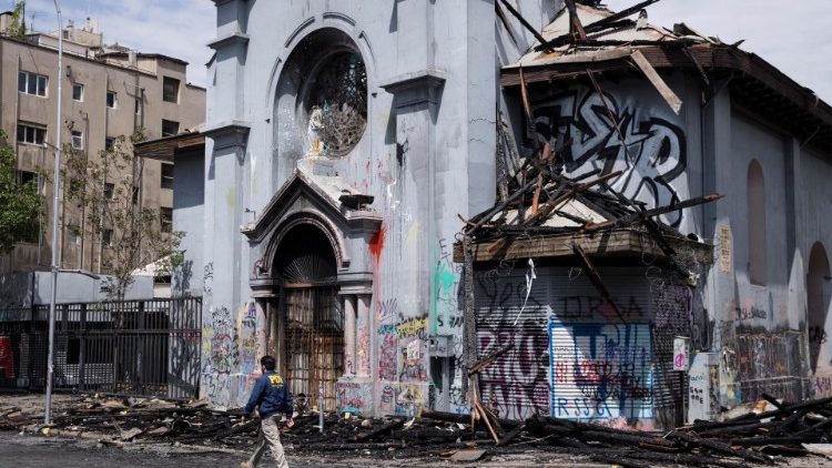 Igreja de La Assunción destruída após protestos