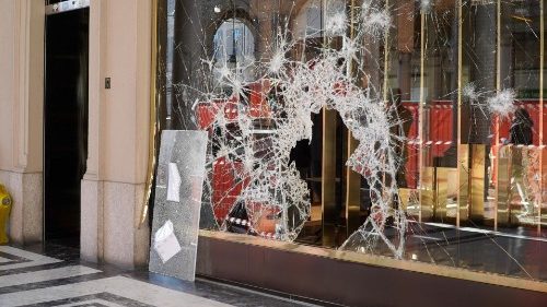 Covid e rabbia sociale a Torino. Nosiglia: sostenere le fasce deboli