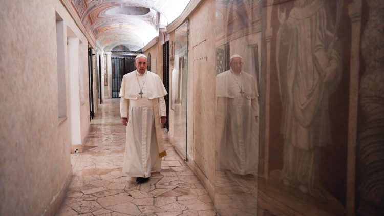 Papa Francesco nelle Grotte Vaticane