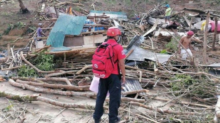 Pasaggio del tifone Goni sulle Filippine 