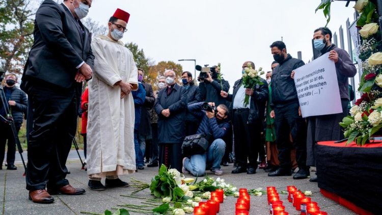 Молитва във Виена след терористичната атака