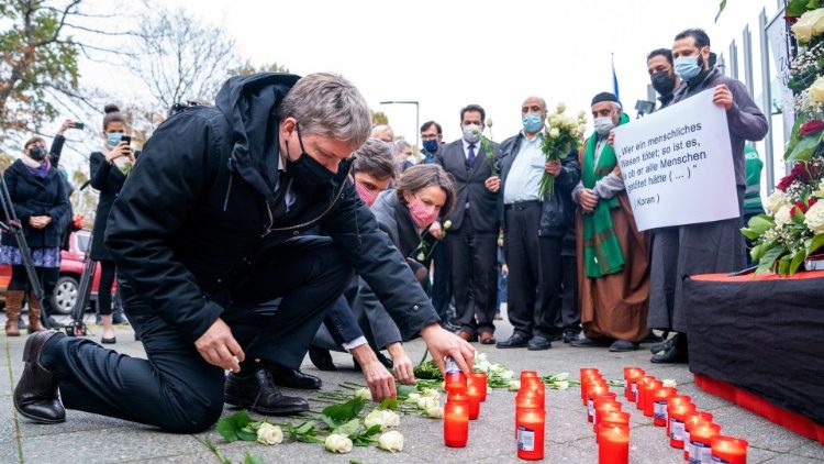 Cầu nguyện cho nạn nhân trong các vụ khủng bố ở Vienna
