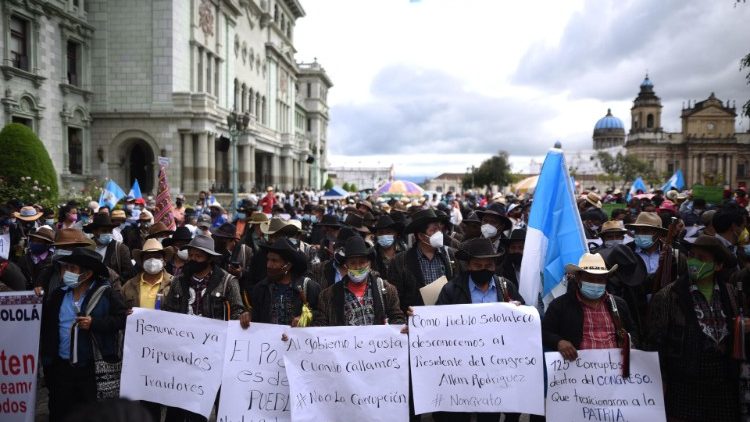 Guatemaltecos fazem nas ruas manifestação de protestos contra o governo