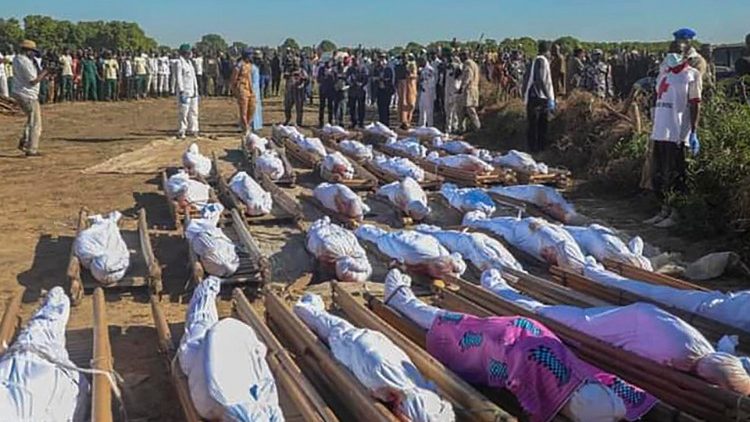 Масово присъствие на нигерийци на погребението на земеделските работници в Забармари, щата Борно. 2911.2020