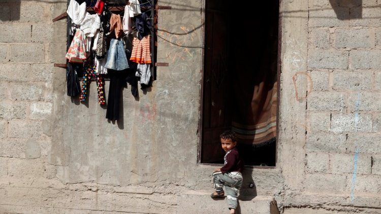 المطران بول هيندر يطالب بفتح ممرات لإيصال المساعدات الإنسانية إلى اليمن 