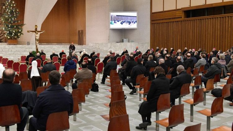 Bereits die Adventspredigten hielt Kardinal Cantalamessa in der Audienzhalle