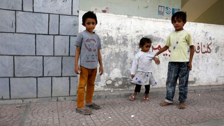 صحيفة "أوسيرفاتوريه رومانو" تنشر مقالا يسلط الضوء على الأوضاع الإنسانية في اليمن