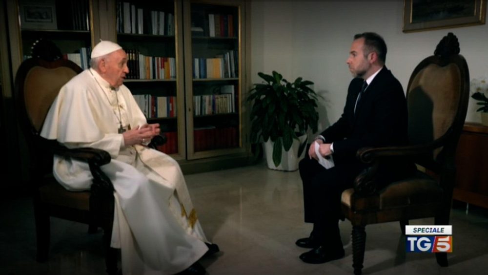 Strihový program „TG5 špeciál“ s pápežovým interview vo vysielaní Canale 5 v nedeľu 10. januára