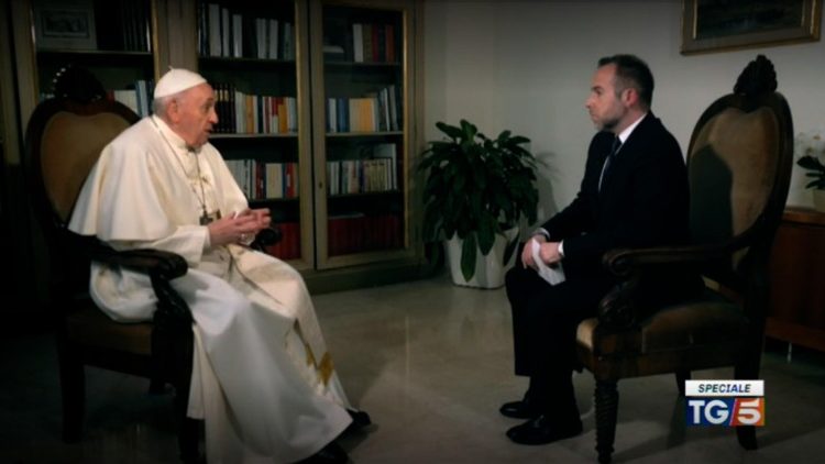 Ein Standbild aus dem Papst-Interview für Canale 5