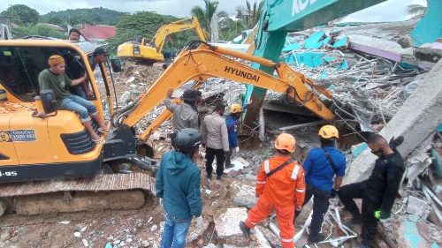 Indonesia, fuerte terremoto en la isla de Célebes