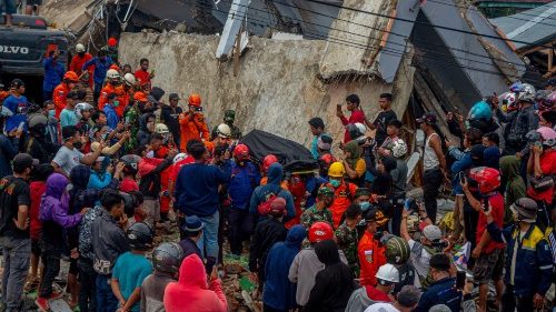 Papa izrazio blizinu indonezijskom narodu pogođenom snažnim potresom