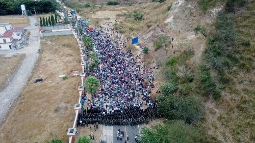 Llega a Guatemala una caravana de migrantes de Honduras