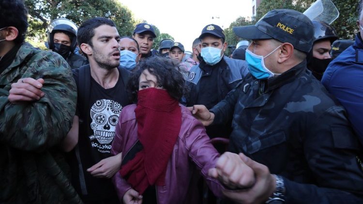 رئيس أساقفة تونس يحدثنا عن موجة الاحتجاجات ويقول إن الربيع العربي لم يبدأ بعد
