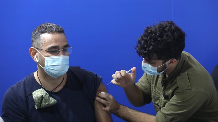 Anti-Covid-Impfungen in der Nähe von Tel Aviv