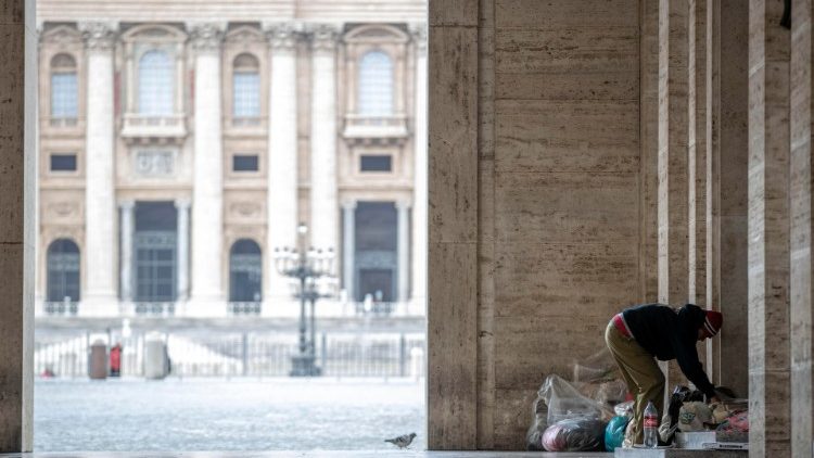 Бездомни до площад "Свети Петър" в Рим, 21.01.2021