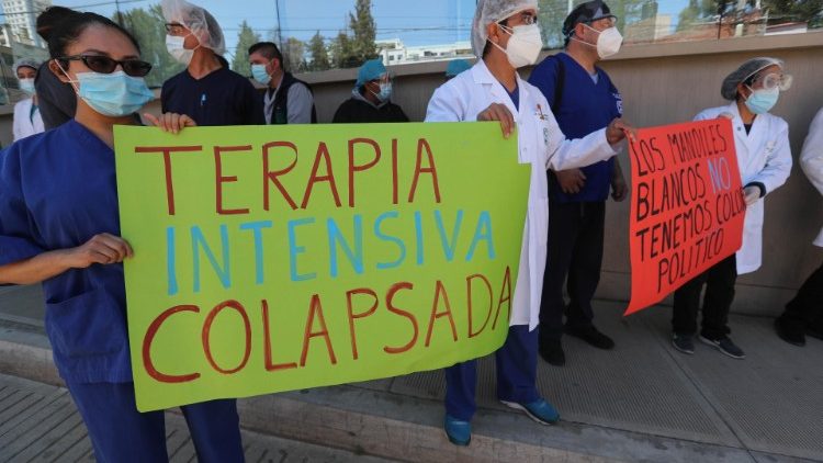 Médicos bolivianos exigen volver a la cuarentena debido aumento de muertes por COVID-19.