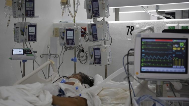 Corona-Patient auf der Intensivstation in einem Krankenhaus in San Salvador. Im Januar 2021 verzeichnete El Salvador einen Anstieg der Infektionen um 19,4 Prozent