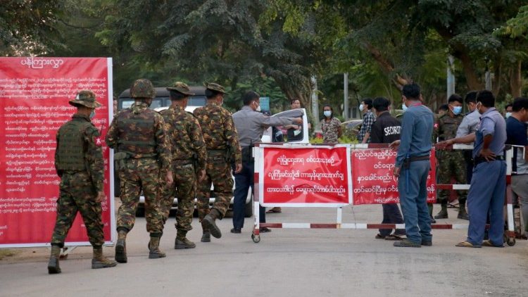 Des militaires à Naypidaw, la capitale birmane, le 2 février. 