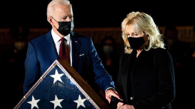 Joe Biden mit seiner Frau Jill am Dienstag in Washington