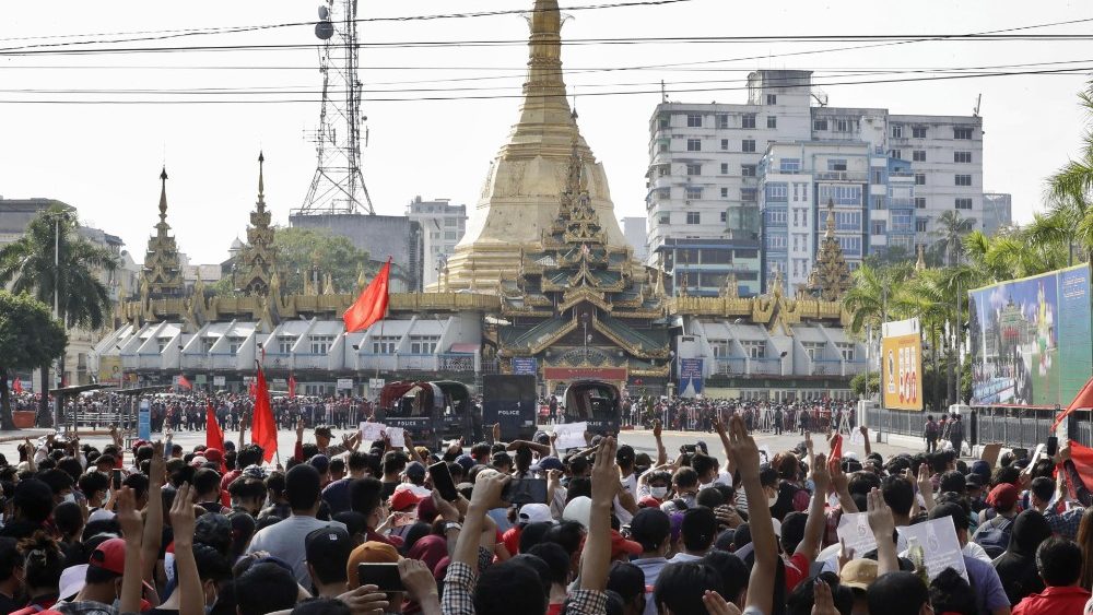 Mjanmar. Prosvjednici u Yangonu nakon vojnog udara