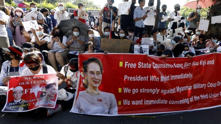 Протести срещу военния преврат в Мианмар