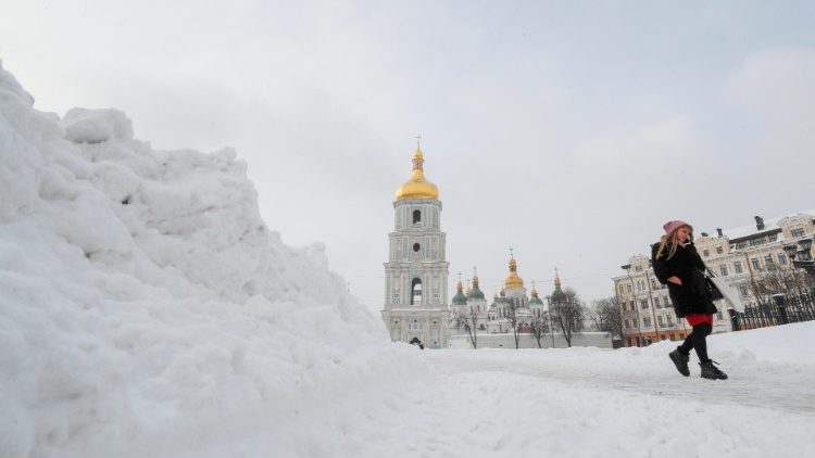 La catedral de Santa Sofía en Kiev, rodeada de nieve
