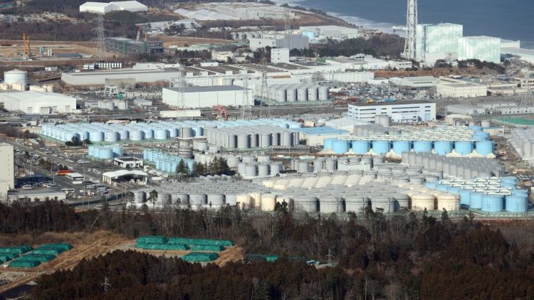 Các thùng chứa nước nhiễm phóng xạ ở nhà máy Fukushima