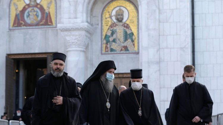 Orthodoxe Kirchenvertreter in Serbien im Kontext der jüngsten Patriarchenwahl
