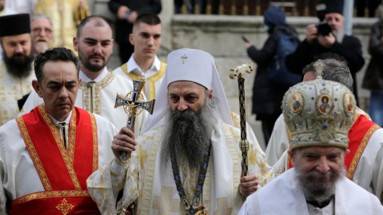Le patriarche Porphyre, nouveau chef de l'Église orthodoxe serbe, dans la cathédrale de Belgrade, le 19 février. 