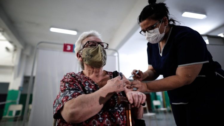 An Argentinian woman receives a Covid-19 vaccine