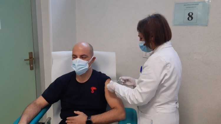 Vacunación AstraZeneca a las Fuerzas del Orden  y al VVFF en Cagliari Italia 