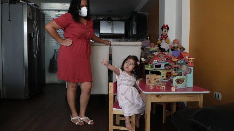 लीमा की बच्ची रोमेरो दुर्लभ बीमारी से पीड़ित है