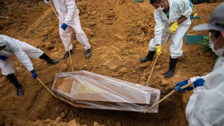 Beisetzung eines Corona-Toten in Manaus/Brasilien am Dienstag