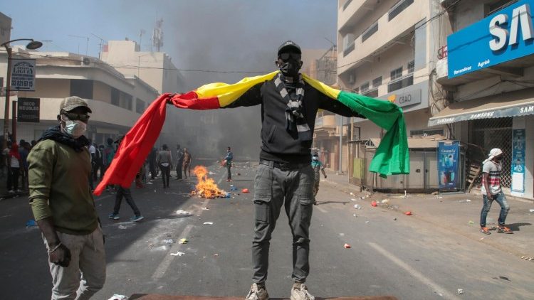 Senegal, continua la protestai contro il presidente Macky Sall