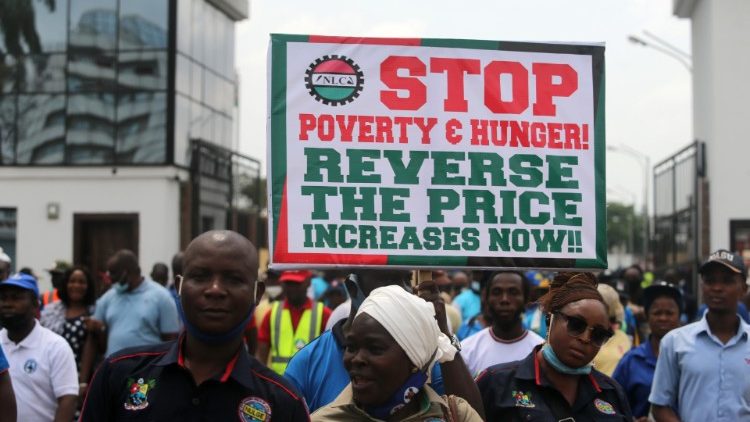Manifestastion du Nigeria Labour Congress contre la pauvreté et la faim dans les rues de Lagos, le 10 mars 2021.