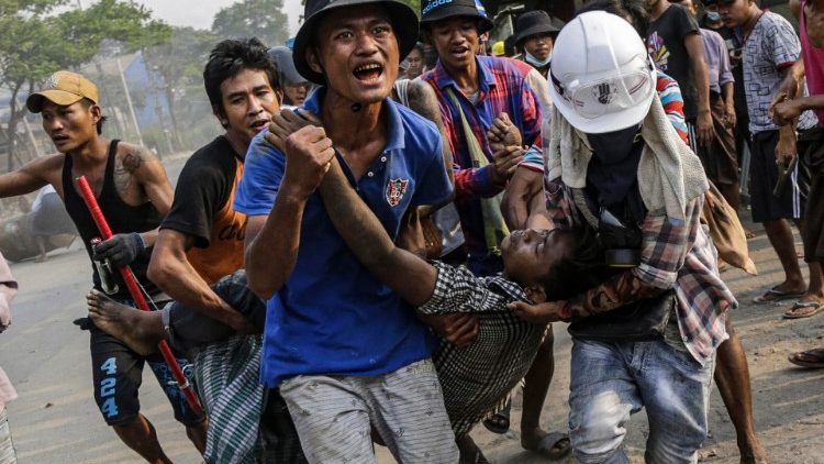Сблъсъци в Мианмар след държавния преврат