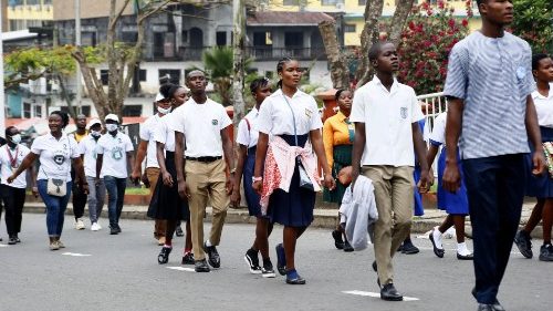 Papst lädt afrikanische Studenten zum synodalen Dialog ein