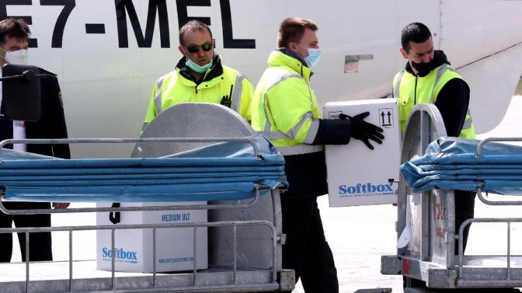 बोस्निया के सरायेवो हवाईअड्डे पर पहुँची कोवैक्स की वैक्सीन