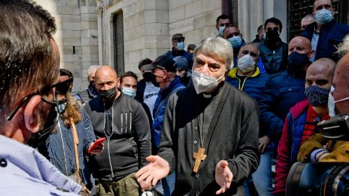 L’arcivescovo di Napoli, “stanno uccidendo la città”