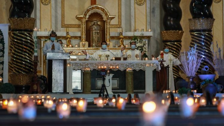 Các nhà thờ ở Manila đang bị đóng vì đại dịch lan rộng