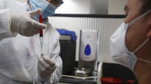 Папа подарил аппараты ИВЛ для борьбы с пандемией в Колумбии