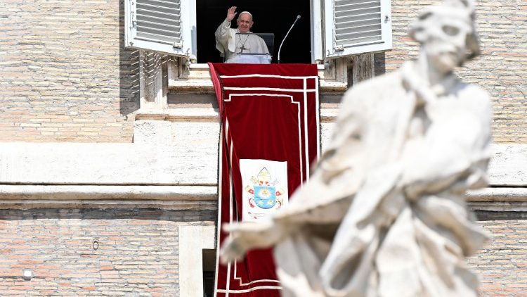 El Papa a la hora del Regina Coeli.