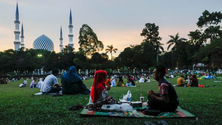 Muslime im Shah-Alam-Park von Kuala Lumpur