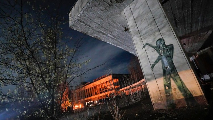 Vista da cidade abandonada de Prypyat devido ao acidente nuclear, proximidades de Chernobyl.
